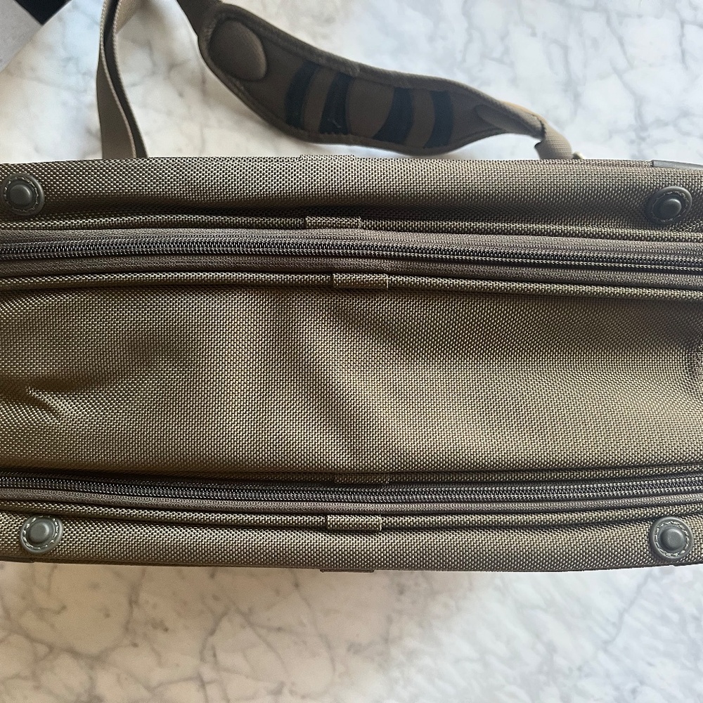 Briggs & Riley Baseline Expandable Cabin Bag - Picture 8 of 10